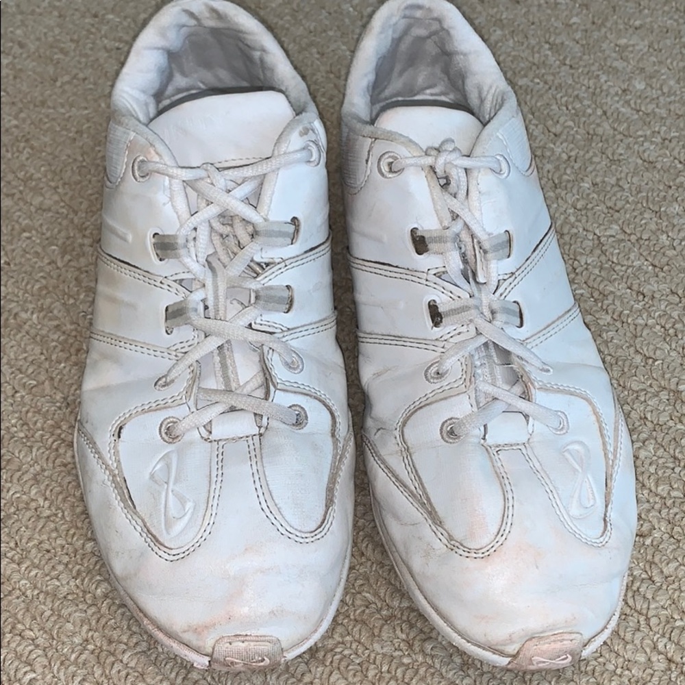 Nfinity Gameday Cheer Shoes AND CASE!